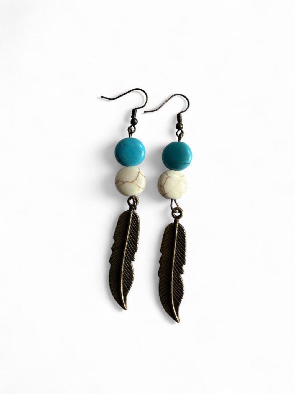 🦅 NEW Handmade Turquoise & White Howlite Feather Earrings 🦅